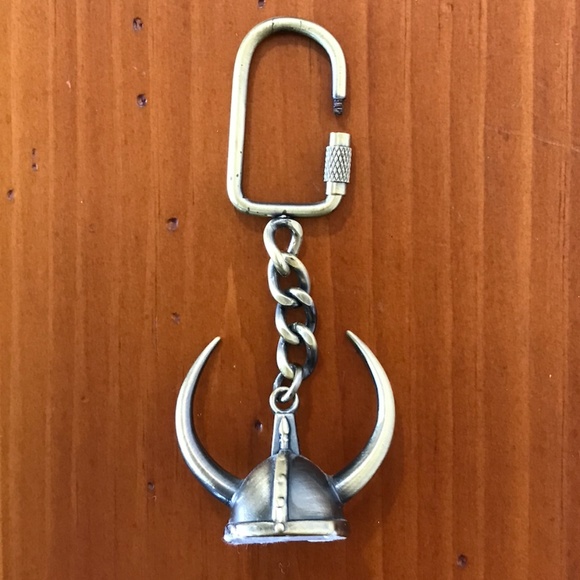 Vintage 3D Viking Horned Helmet Keychain - Picture 3 of 16